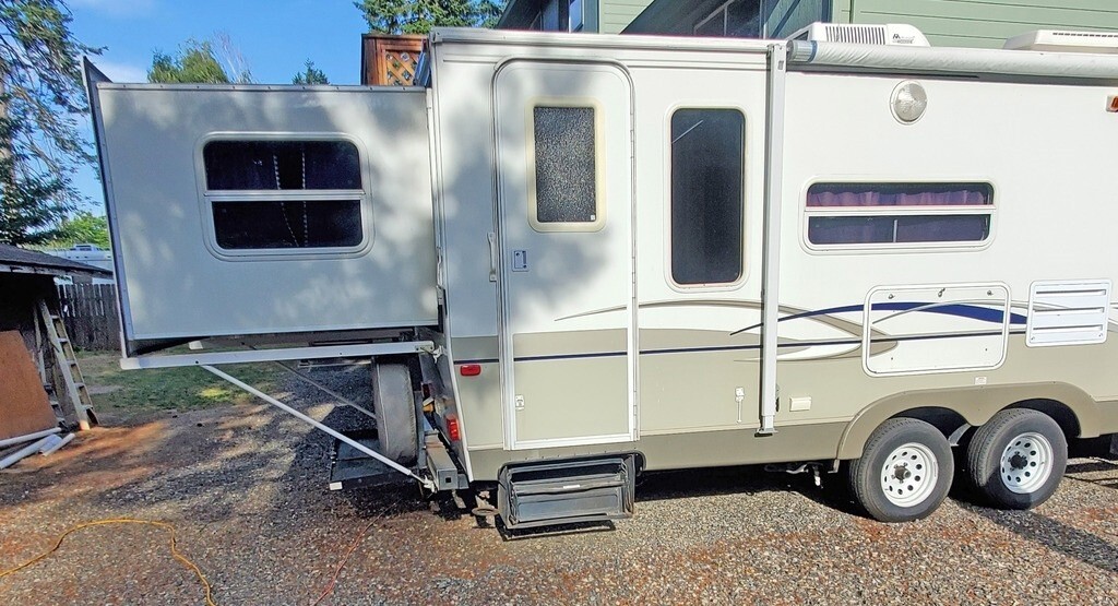 2005 Keystone Outback Travel Trailer
