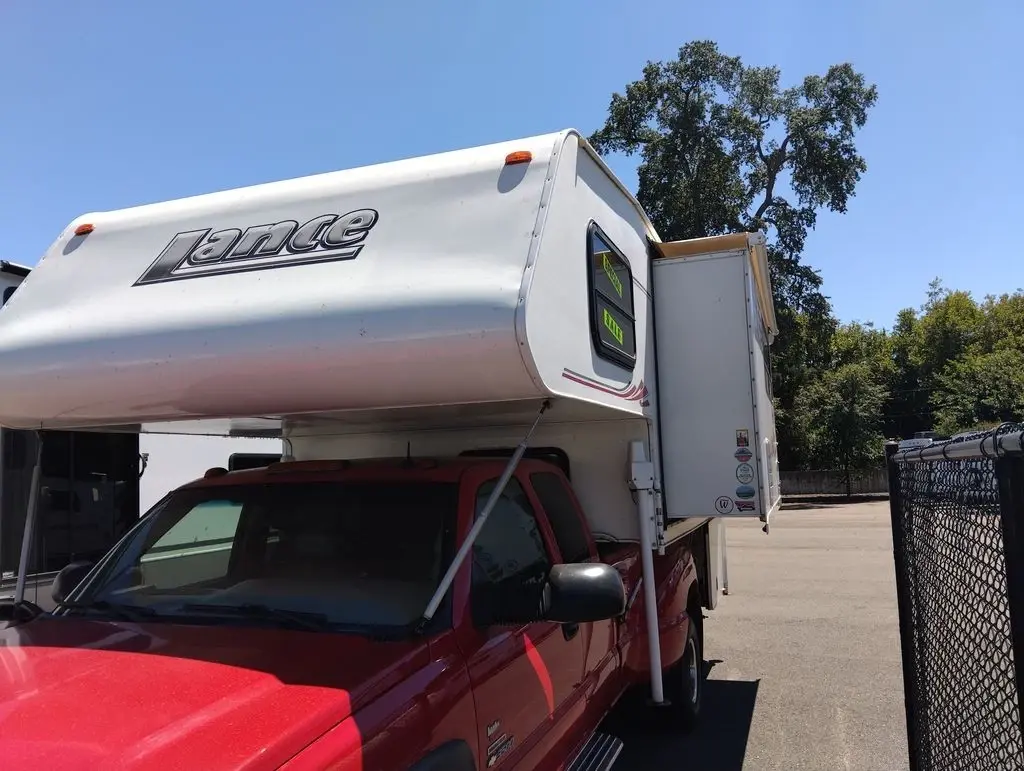2005 Lance Lance Truck Camper