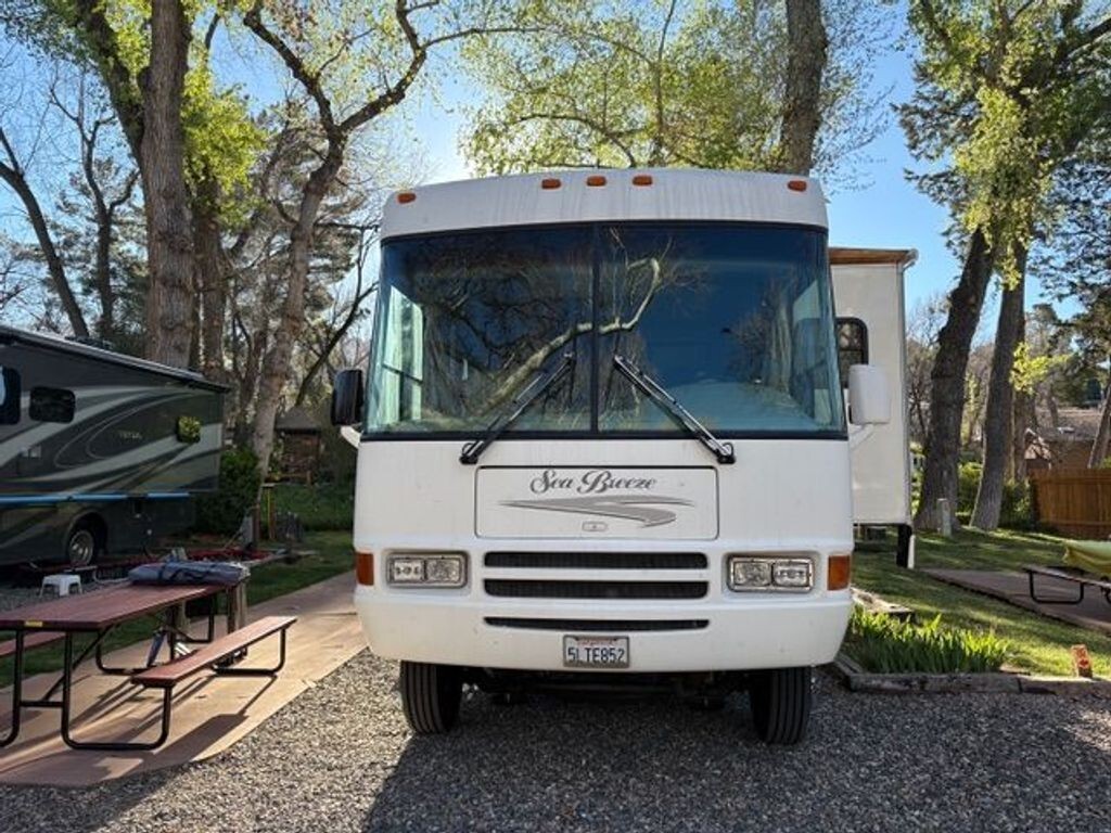 2005 National RV Sea Breeze Class A Motorhome