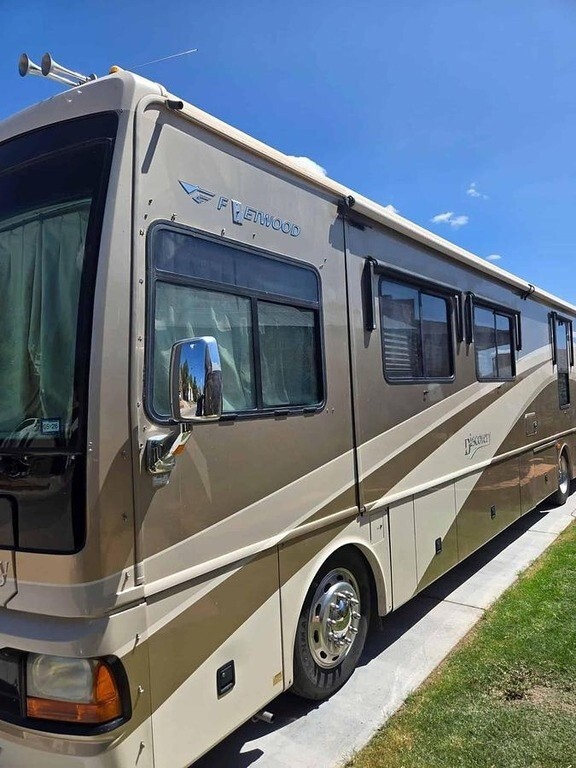 2006 Fleetwood Discovery Motorized Class A