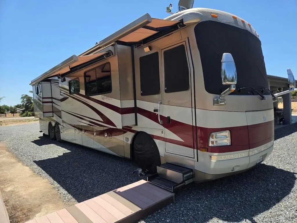 2006 Monaco Dynasty 42 Motorized Class A