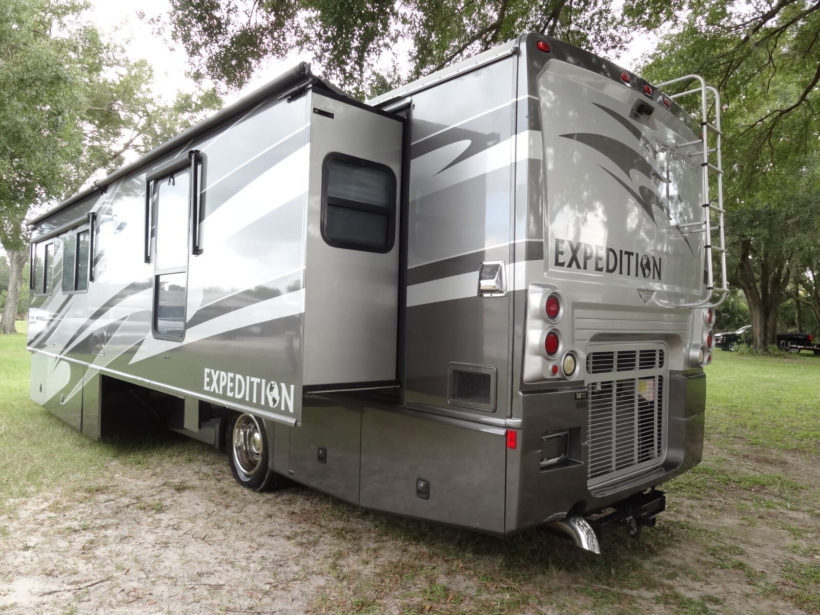 2007 Fleetwood EXPEDITION 38N CHAIR LIFT