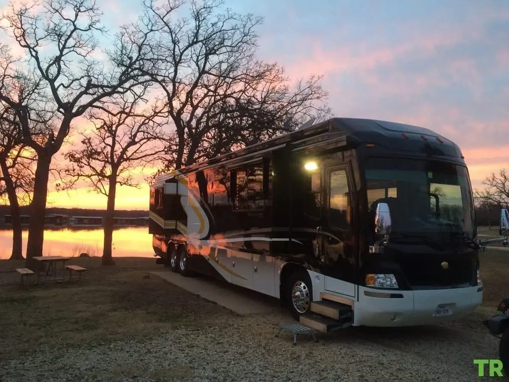 2007 Monaco Signature Motorized Class A