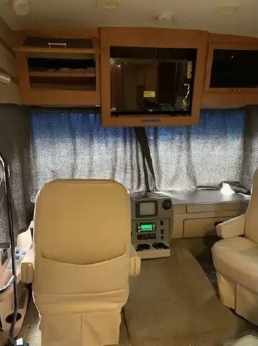 2007 Winnebago Voyage Motorized Class A