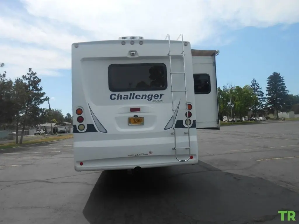 2008 Damon Motor Coach Challenger Motorized Class A