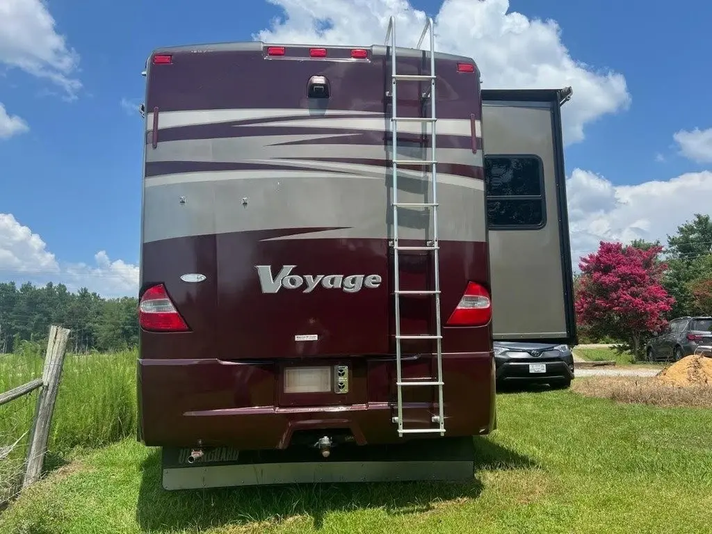 2008 Winnebago Voyage Motorized Class A