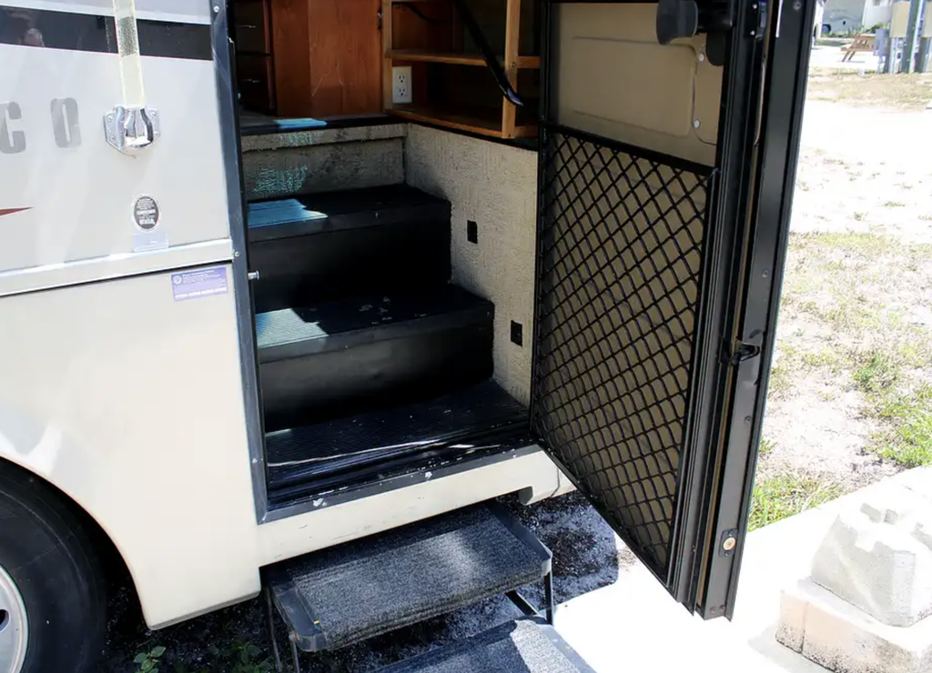 2009 Monaco Knight Class A Motorhome