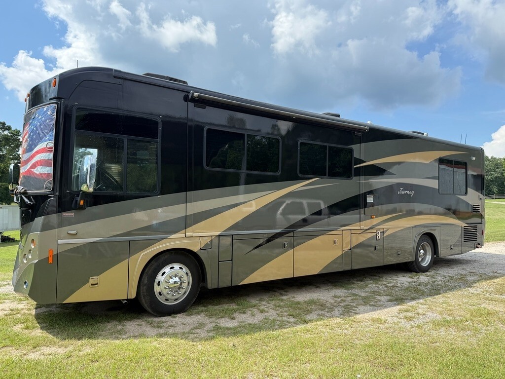 2009 Winnebago Journey Motorized Class A