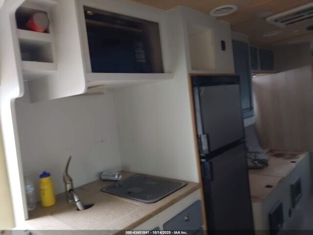 2011 Gold COACH HOUSE PLATINUM II 24 1 XL --