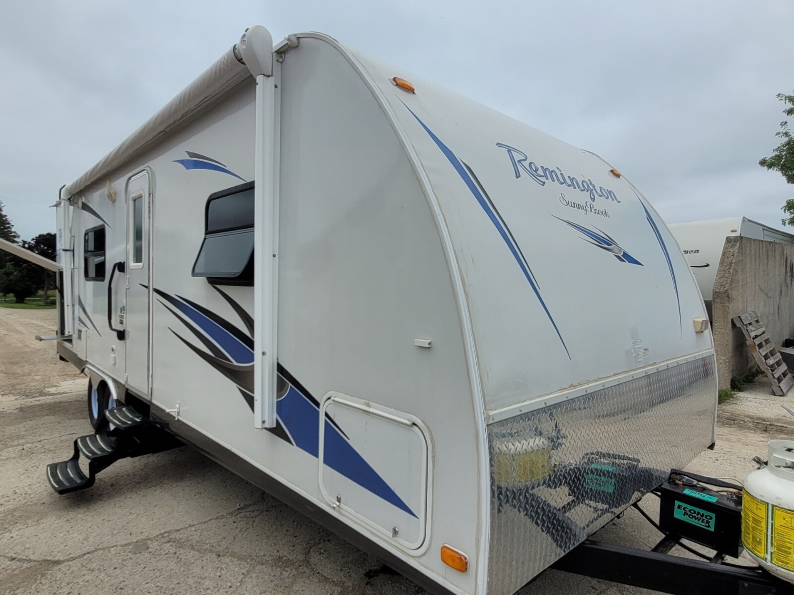 2013 Winnebego Remington SunnyBrook 2500FBS Travel Trailer