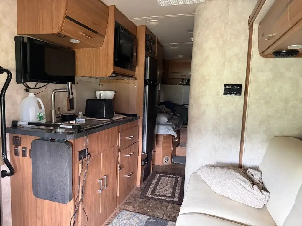 2014 Itasca Navion iQ Motorized Class C