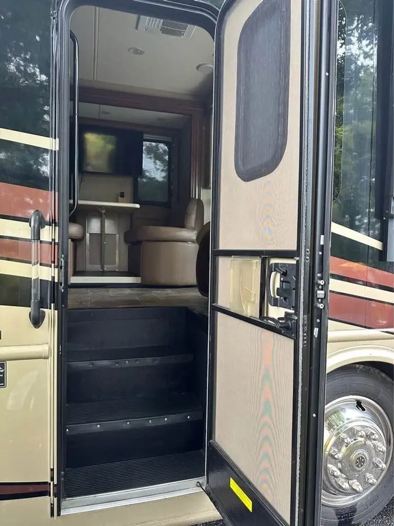 2014 Thor Motor Coach Palazzo Class A Motorhome