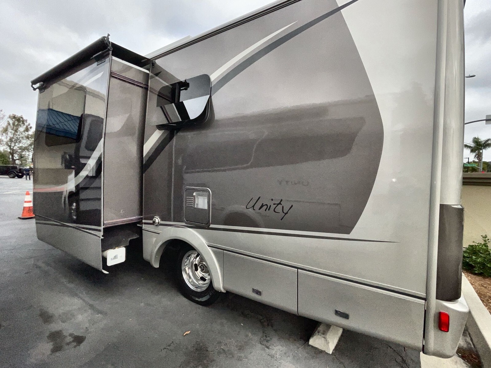 2015 Leisure Travel Vans Unity