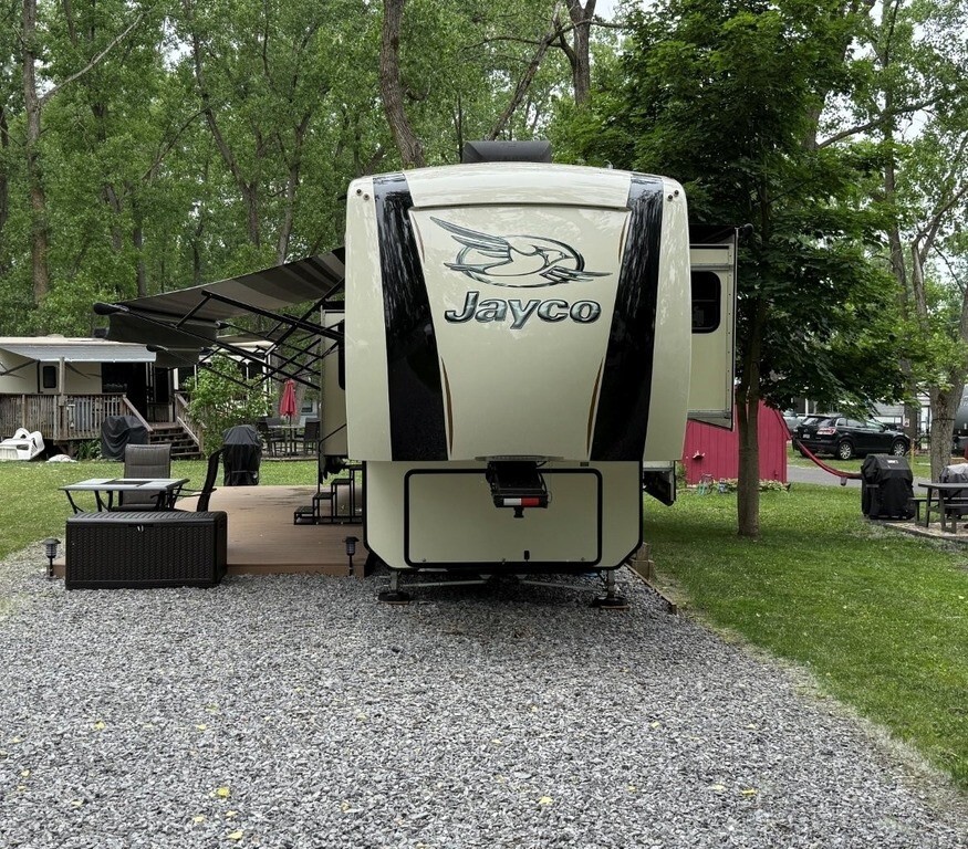 2016 Jayco North Point Fifth Wheel