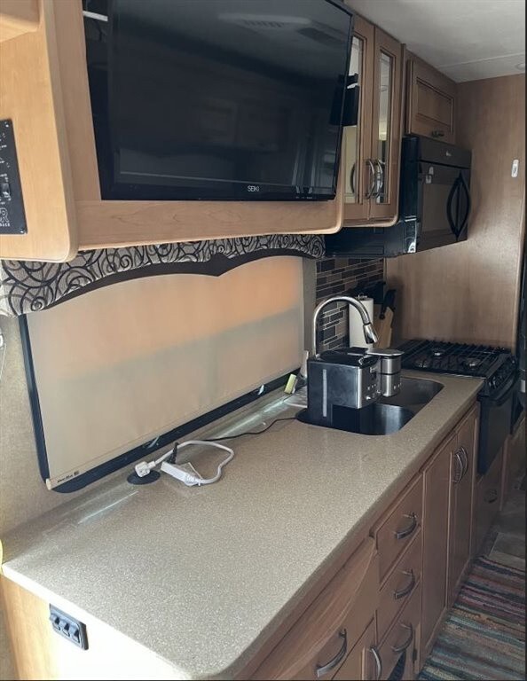 2016 Thor Motor Coach Four Winds Motorized Class C