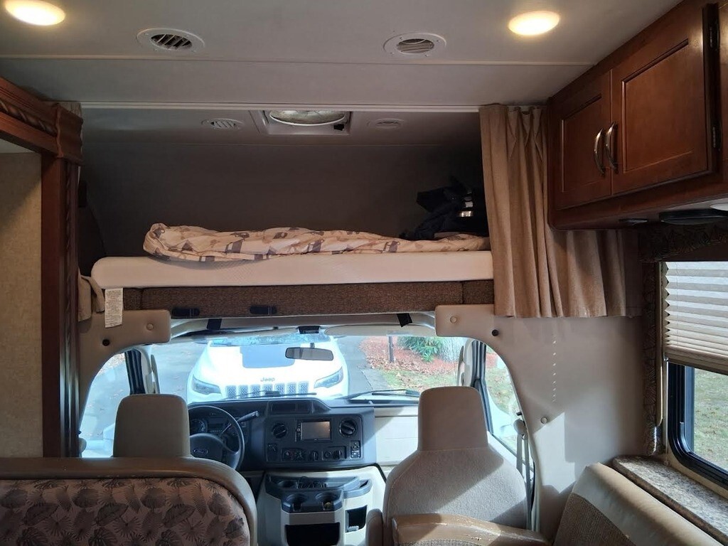 2016 Thor Motor Coach Freedom Elite Motorized Class C