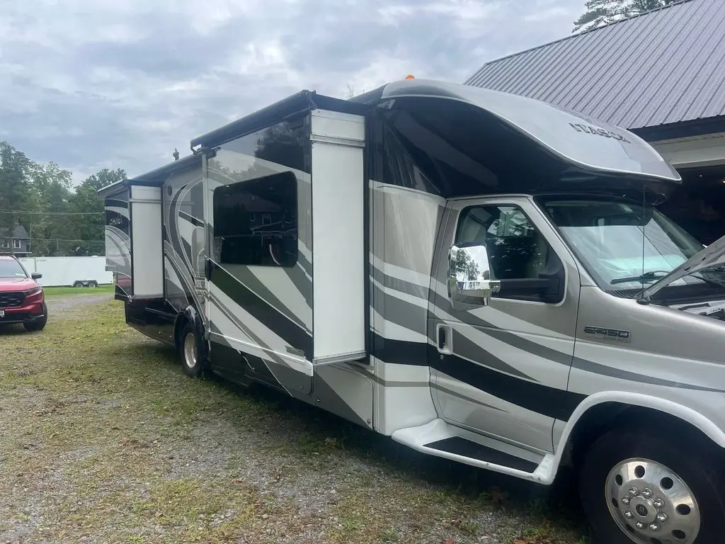 2016 Winnebago Itasca Cambria Class C Motorhome
