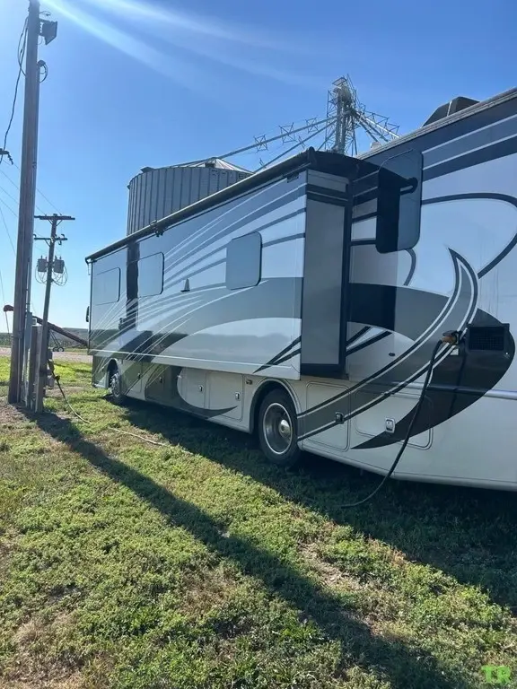 2017 Thor Motor Coach Palazzo Motorized Class A