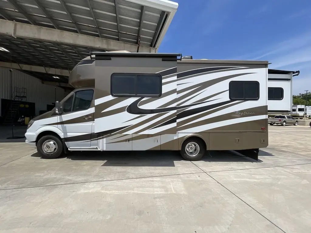 2017 Tiffin Motorhomes Wayfarer