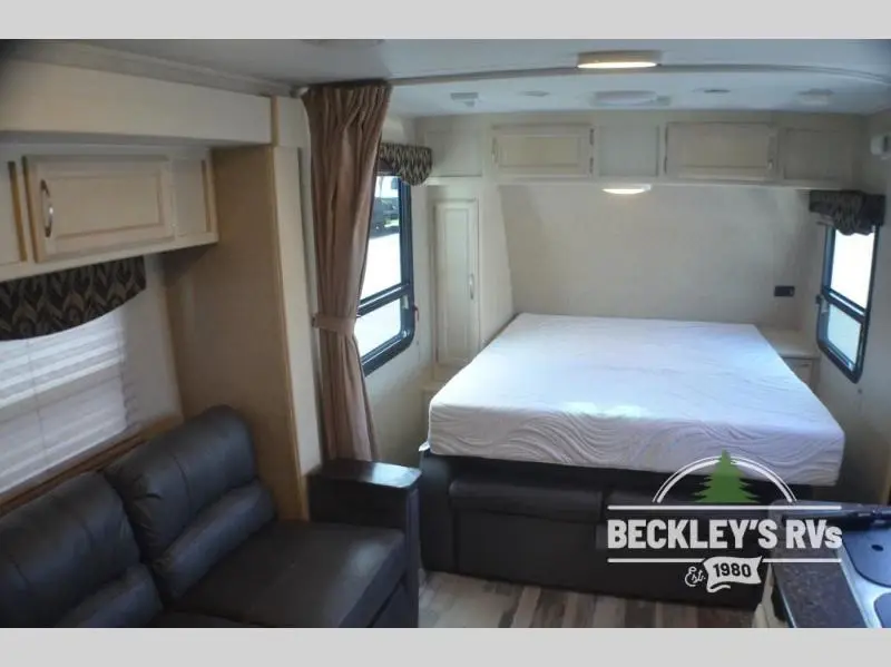 2017 Winnebago Micro Minnie Travel Trailer