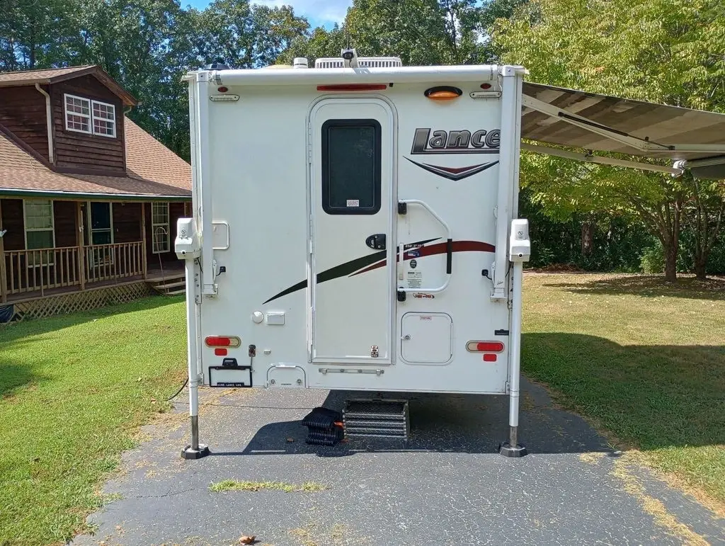 2018 Lance Truck Camper Truck Camper