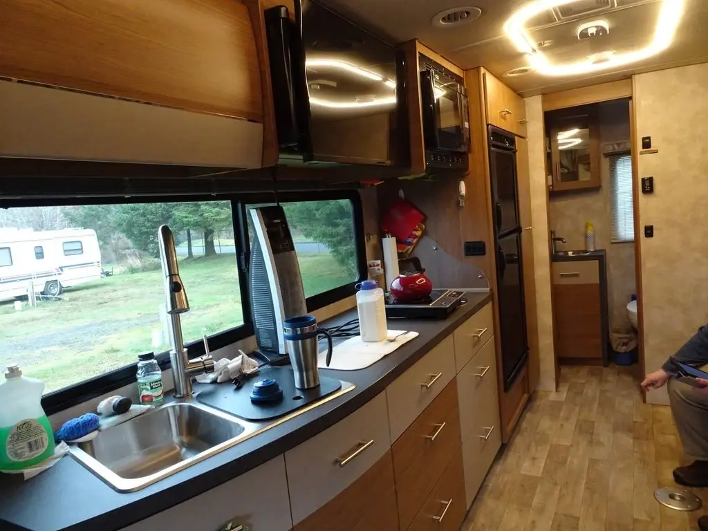 2018 Winnebago Navion Class C Motorhome