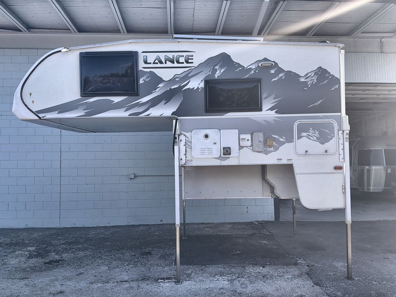 2019 Lance Lance Truck Camper