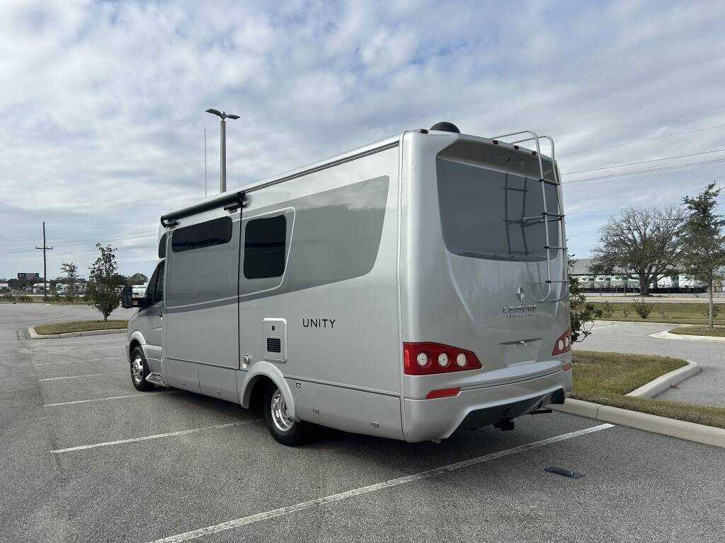 2019 Leisure Travel UNITY U24MB