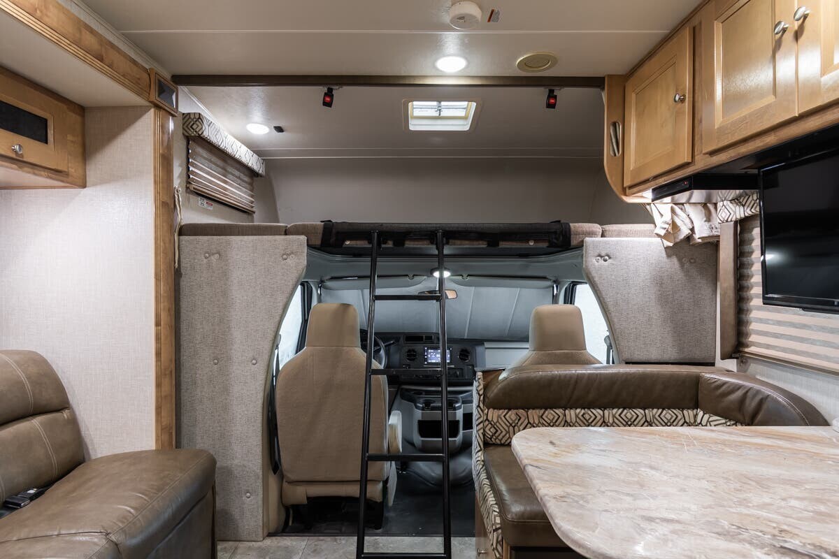 2020 Coachmen Leprechaun