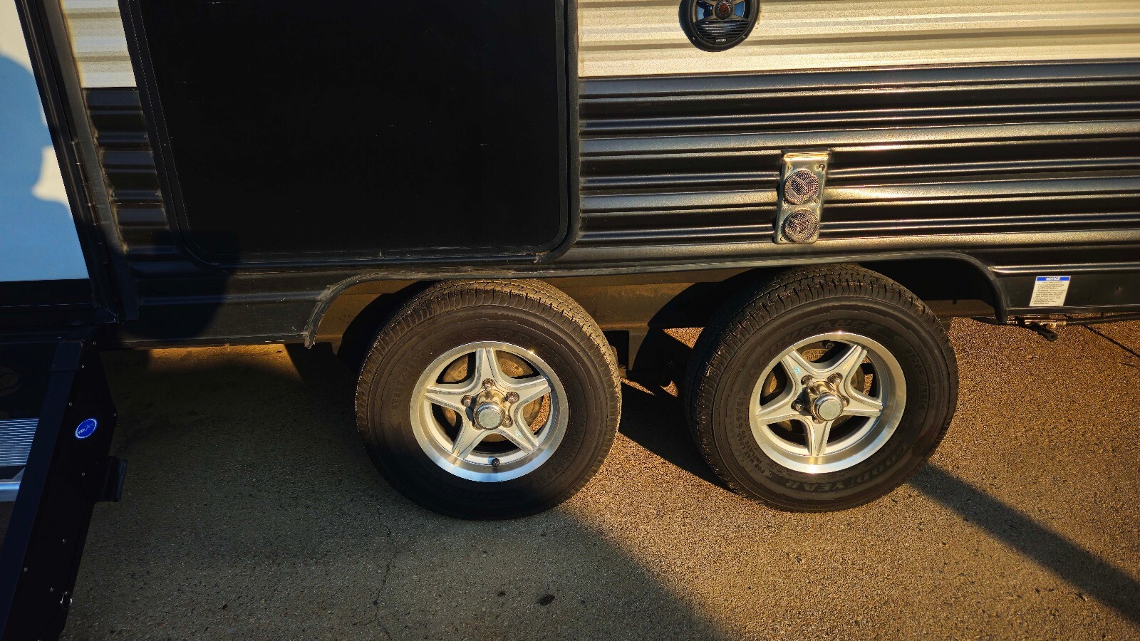 2021 Forest River Cherokee Grey Wolf 23MK Trailer