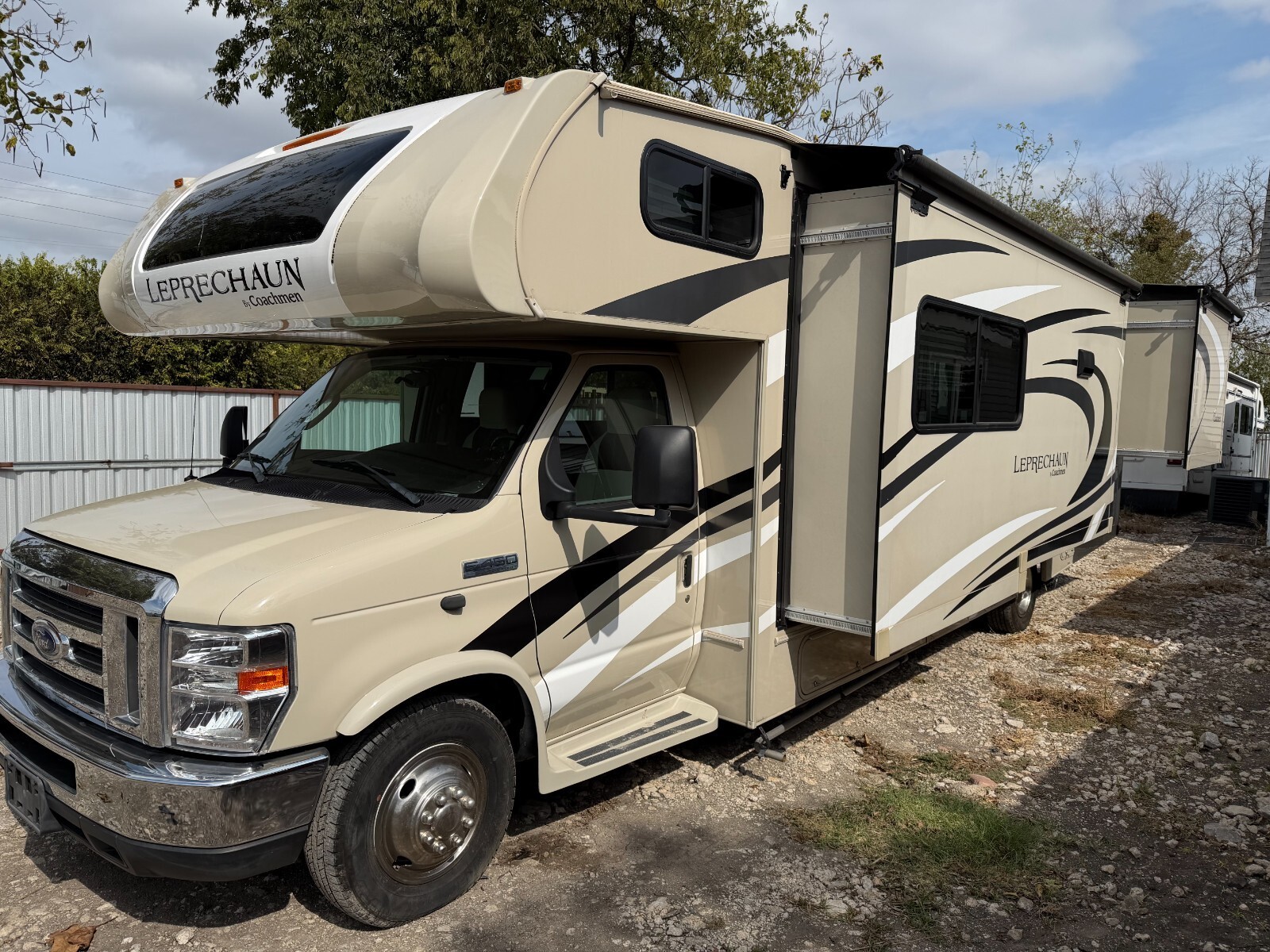 2021 Coachmen Leprechaun