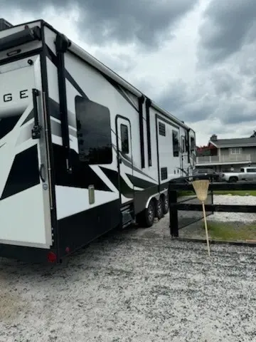 2021 Dutchmen Voltage Toy Hauler