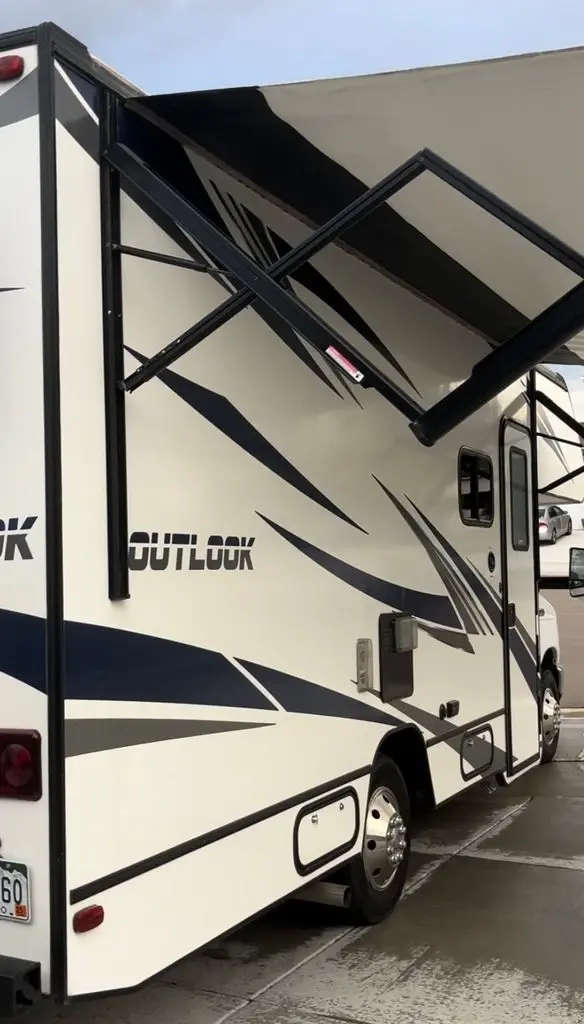 2021 Winnebago Outlook Class C Motorhome