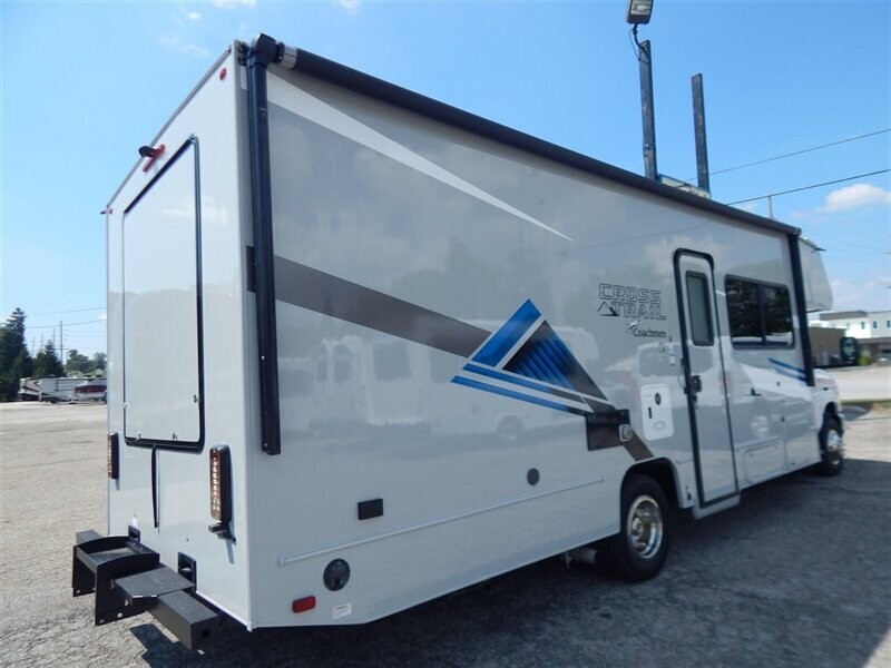 2022 White Coachmen Cross Trail