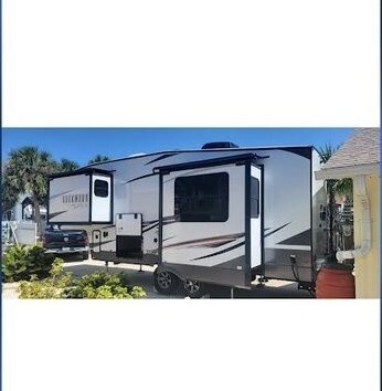 2022 Forest River Rockwood Ultra Lite FW Fifth Wheel