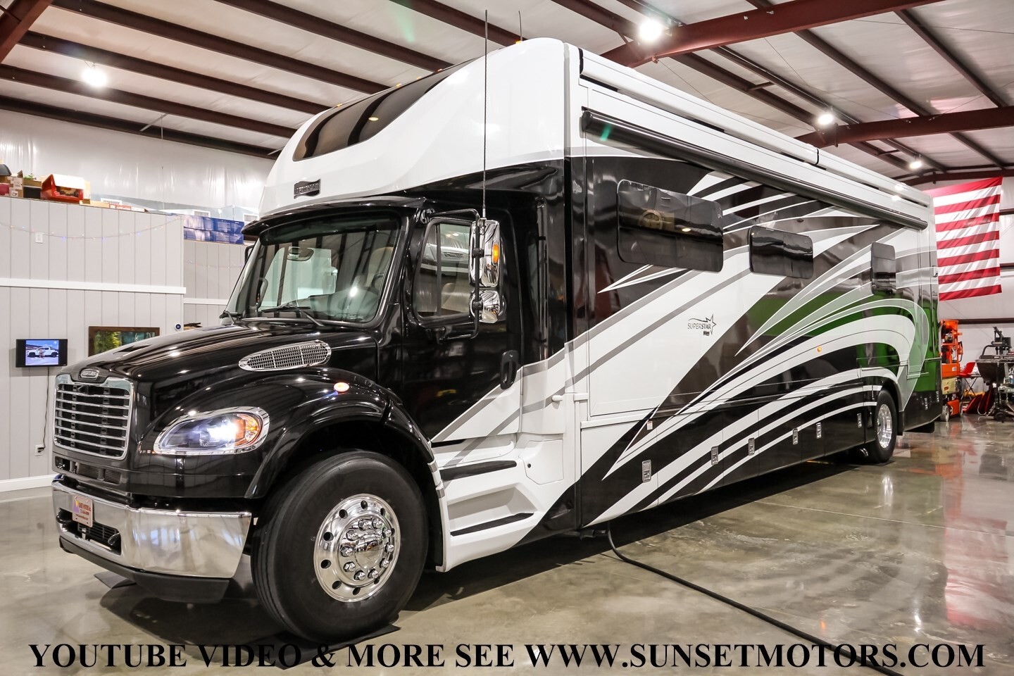 2022 WHITE NEWMAR SUPERSTAR