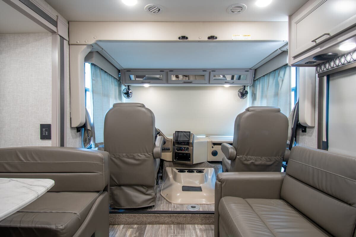 2022 Thor Motor Coach Hurricane