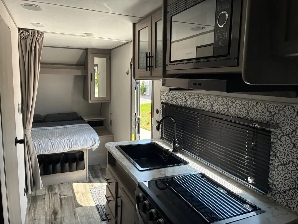 2023 Dutchmen Coleman Lantern LT Travel Trailer