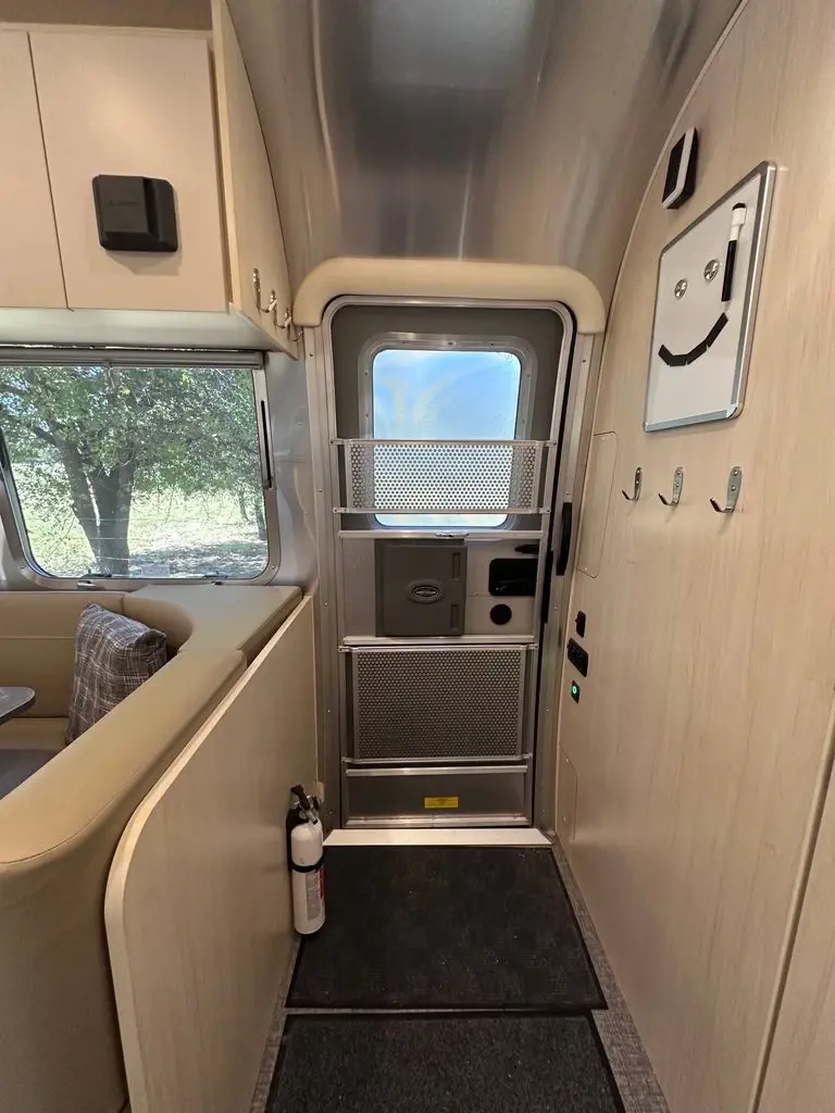 2024 Airstream Flying Cloud Travel Trailer