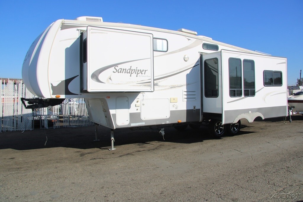 2009 Forest River Sandpiper Fifth Wheel