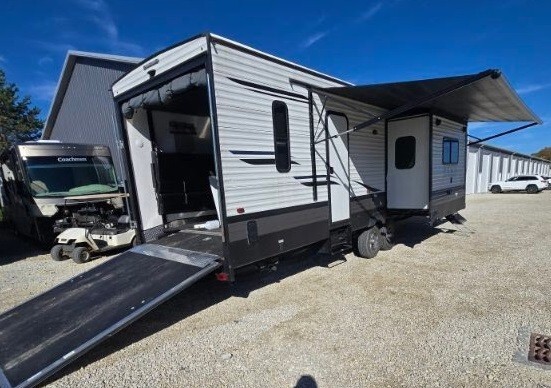 2020 White Forest River PUMA PALAMINO UNLEASHED TOY HAULER PTF 383DSS FIFTH WHEEL CAMPER