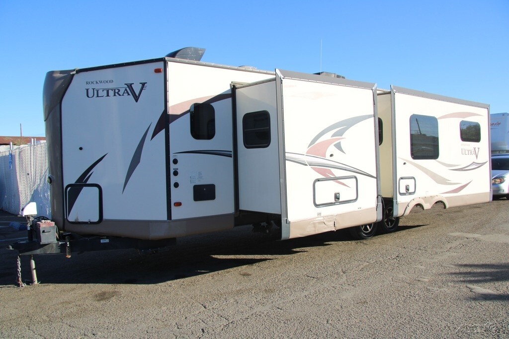 2018 Forest River Rockwood ultra V Travel Trailer Travel Trailer