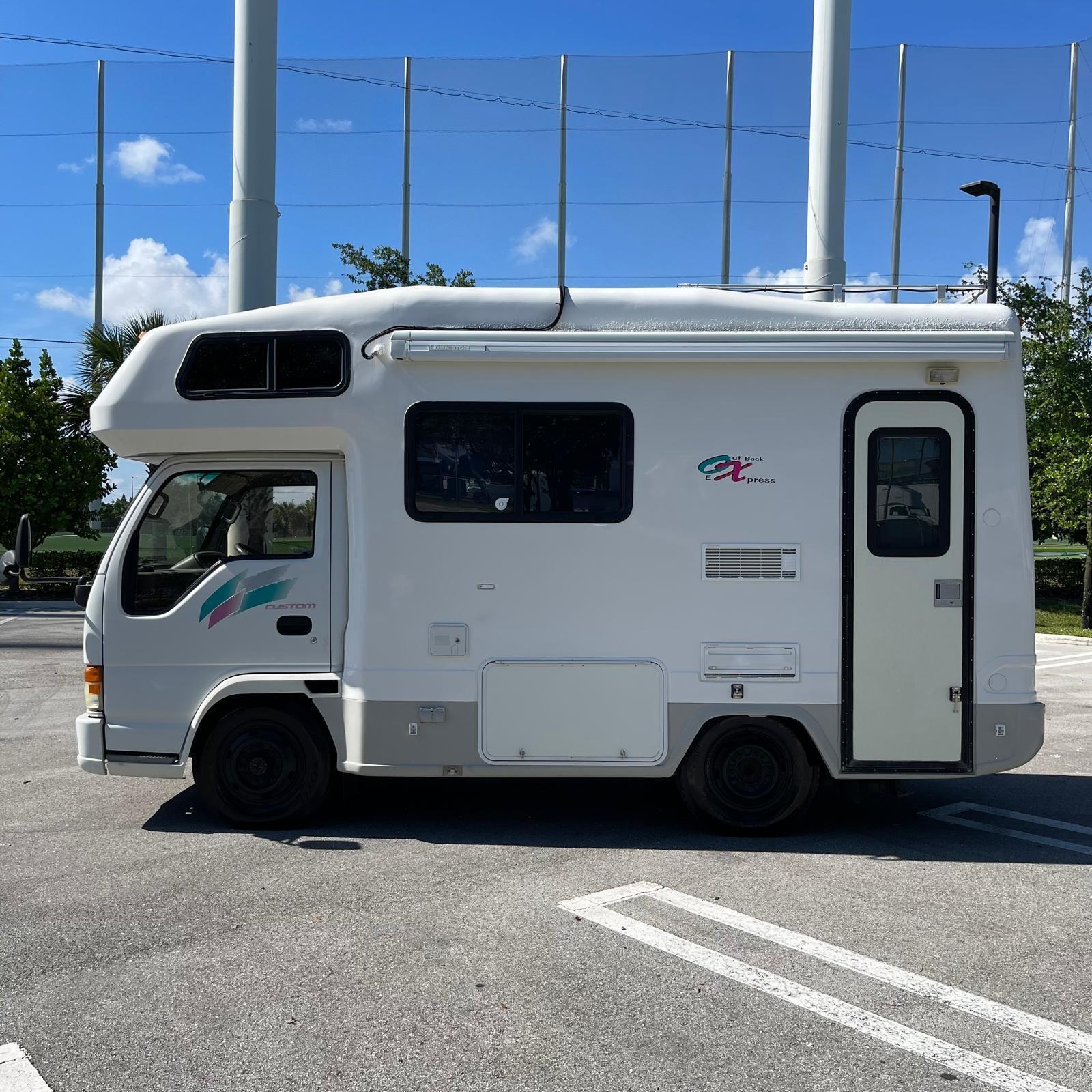 1997 White ISUZU ELF RV