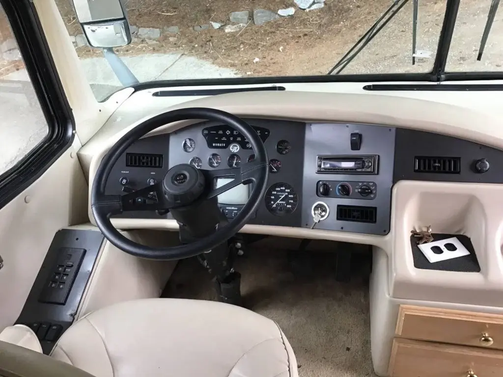 1998 Monaco Diplomat Motorized Class A