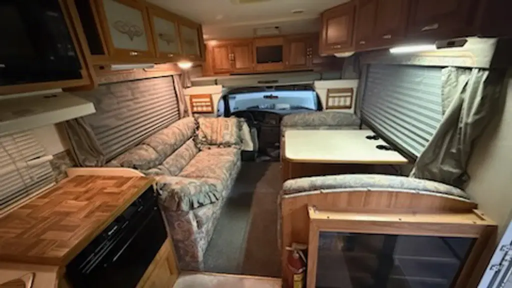 1999 Coachmen Leprechaun Class C Motorhome