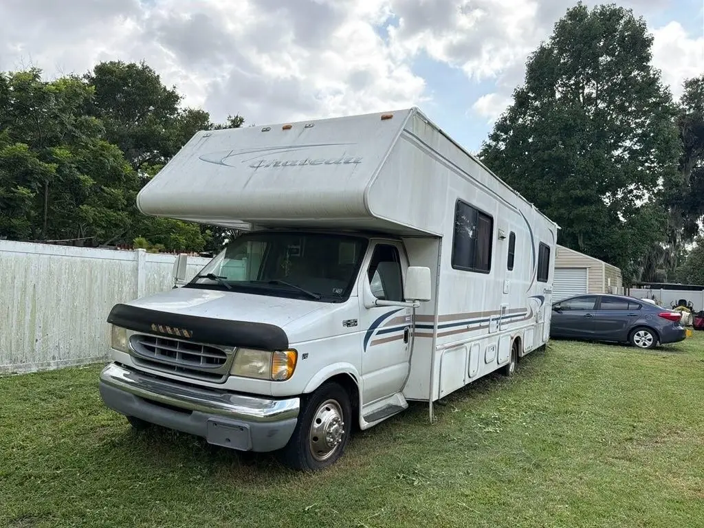 1999 Four Winds Chateau Motorized Class C