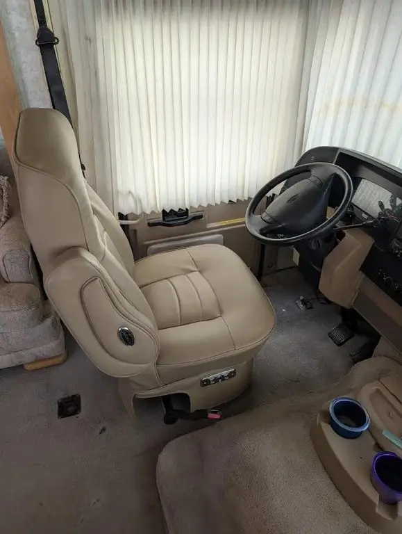 1999 Winnebago Chieftain Motorized Class A