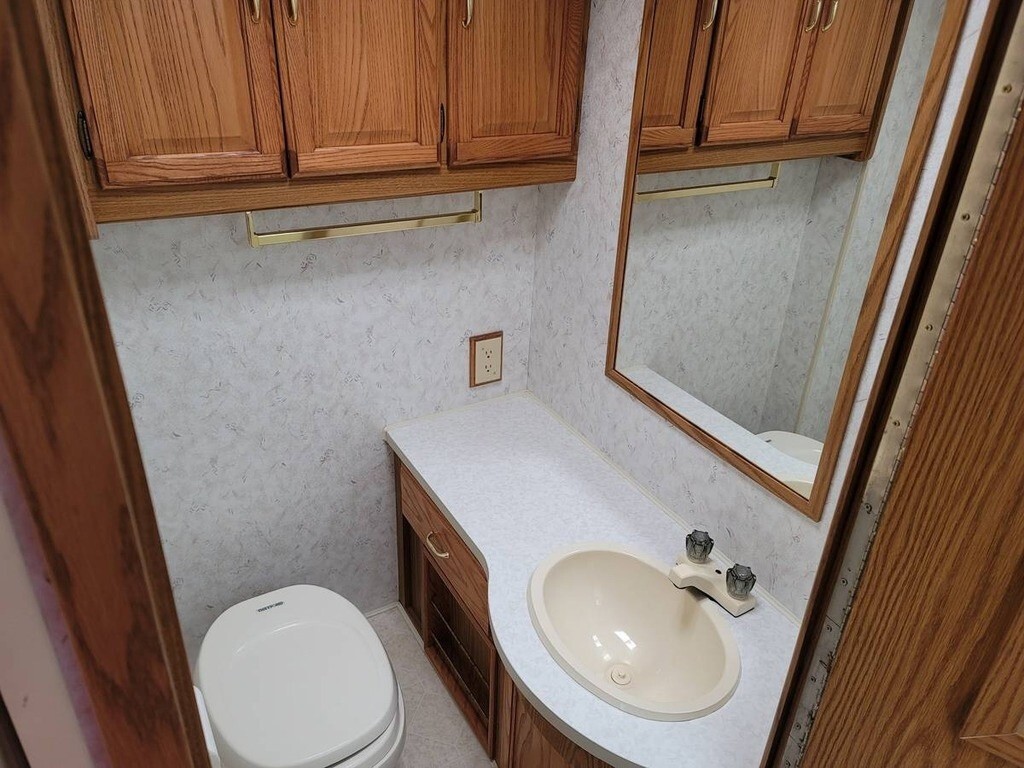 1999 Winnebago Minnie Winnie Motorized Class B