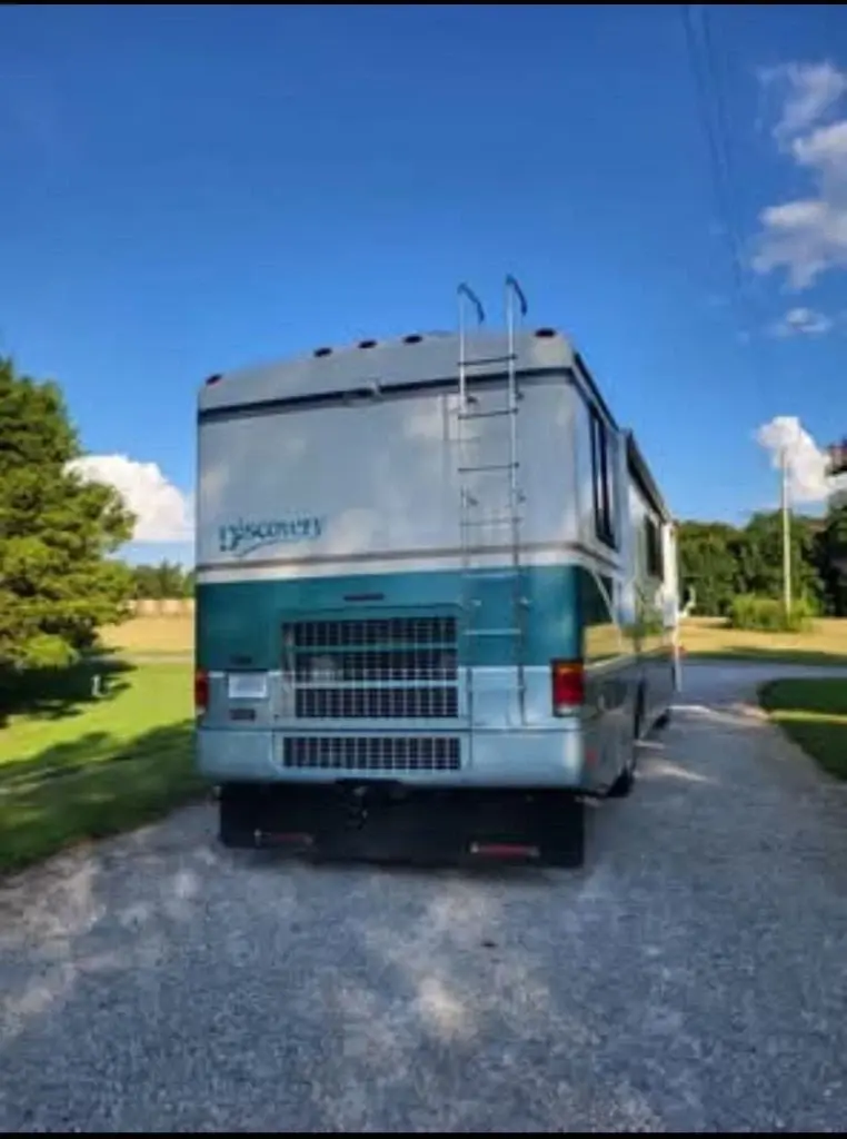 2000 Fleetwood Discovery Class A Motorhome