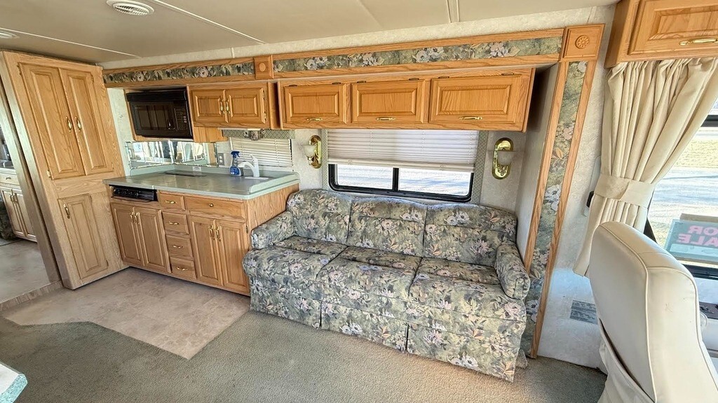 2001 Monaco Knight Motorized Class A